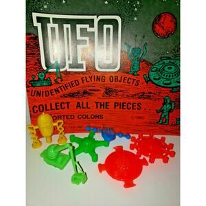 Vintage 6 UFO Space Ships & Flying Saucer Vending Machine Toy Prizes NOS